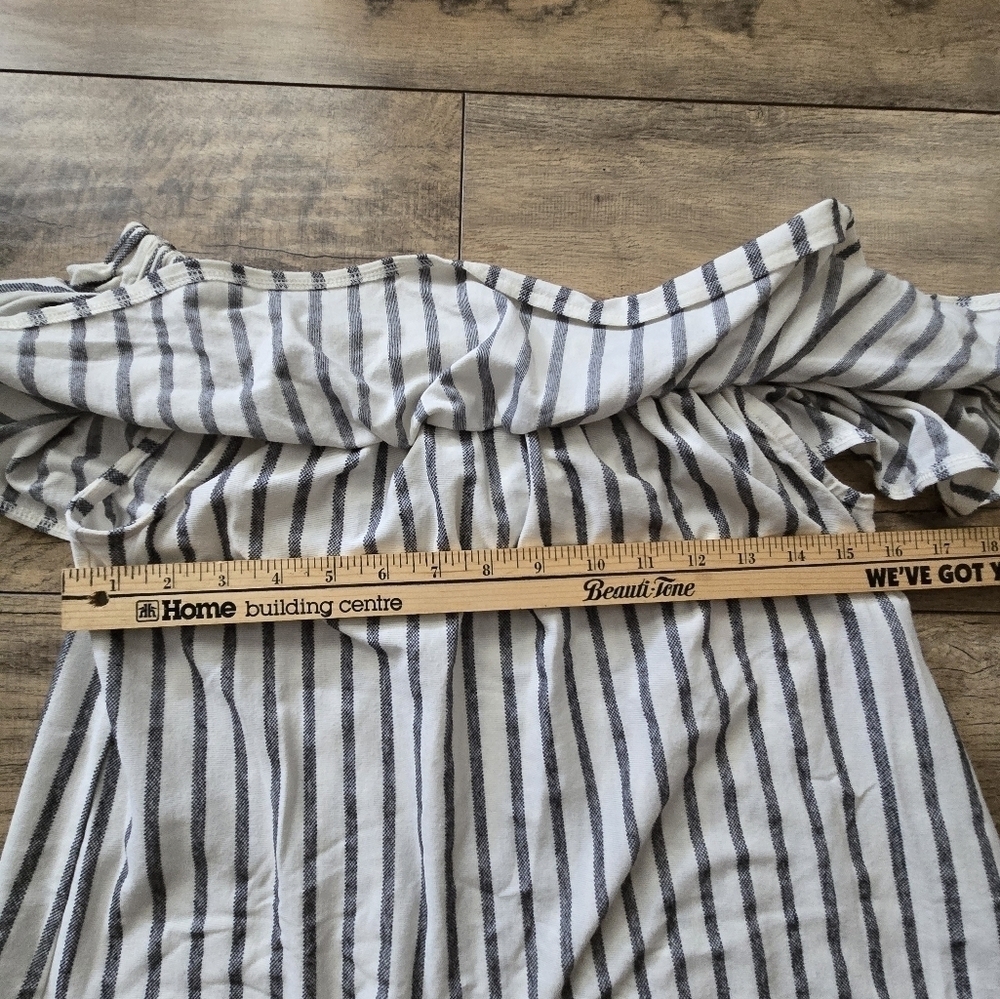 Banana Republic Striped Grey And White Small Top. Great Summer Top. - Picture 7 of 8